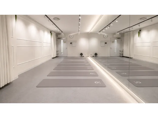 ヨガマットを敷いた利用風景